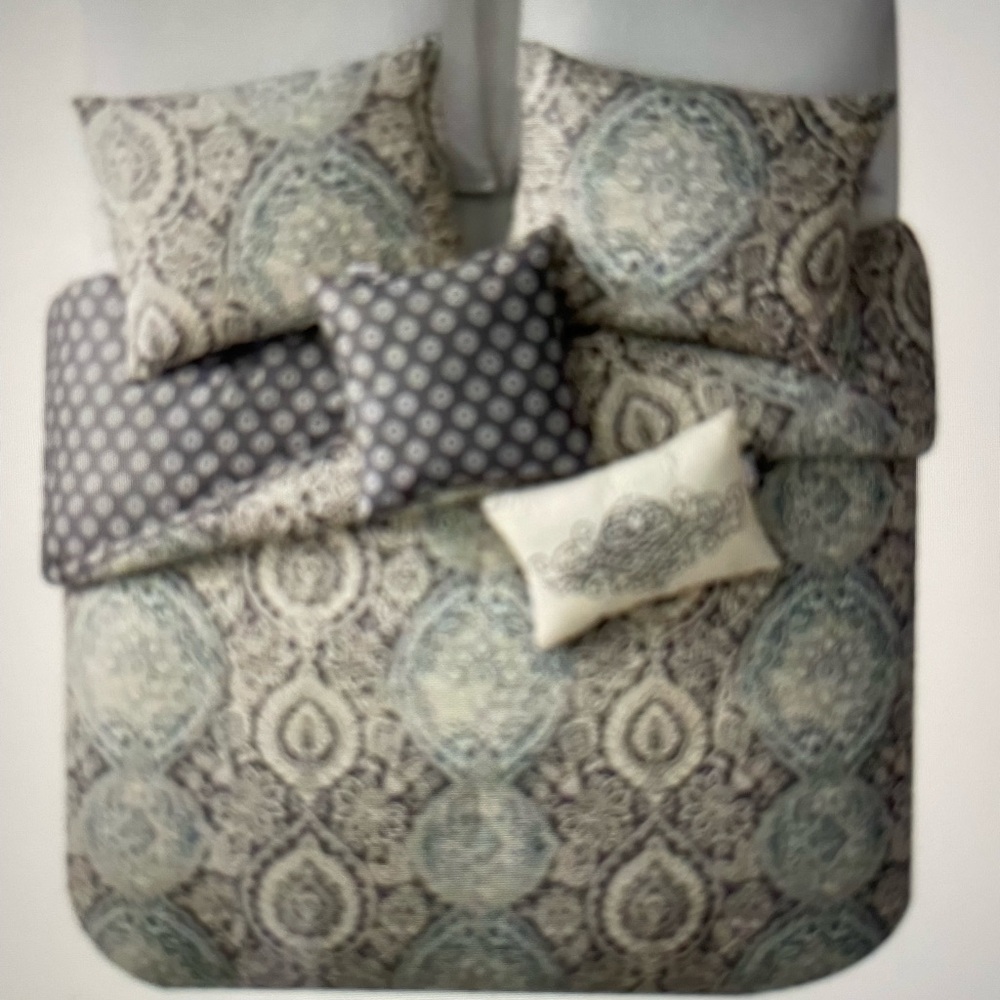 Full/Queen VCNY Home 5 piece reversible comforter set